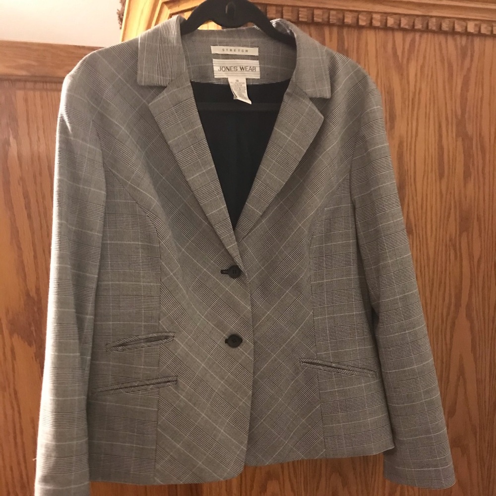 Jones Wear plaid blazer